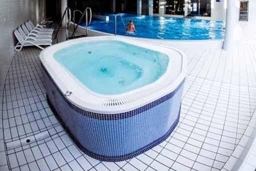 Premium Apartment For Old Town & Jewish Quarter - Balcony Plus Pool Onsite Cracovia Exterior foto